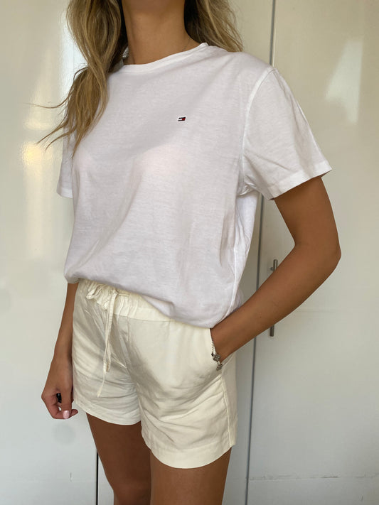 Tommy Hilfiger | 100% Cotton | White | T-Shirt | Short-Sleeve | Size Medium | Second-hand
